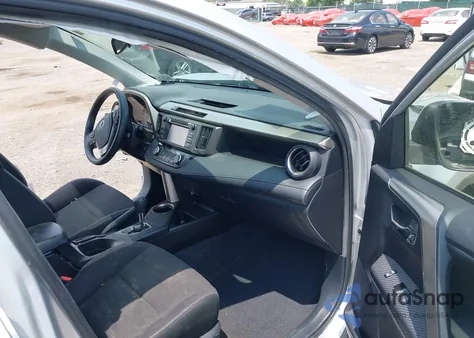 2015 Toyota Rav4 Xle z USA, uszkodzony, nr VIN JTMRFREV9FJ014139